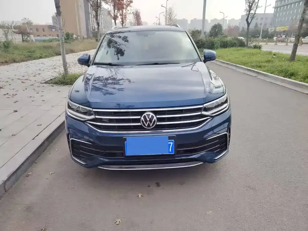 Volkswagen Tiguan L — фото 3