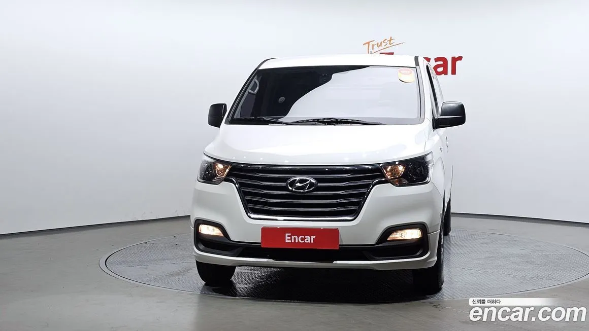 Hyundai Starex — фото 3