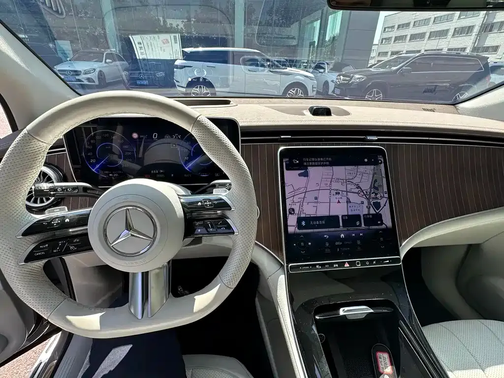 Mercedes-Benz EQE SUV — фото 10