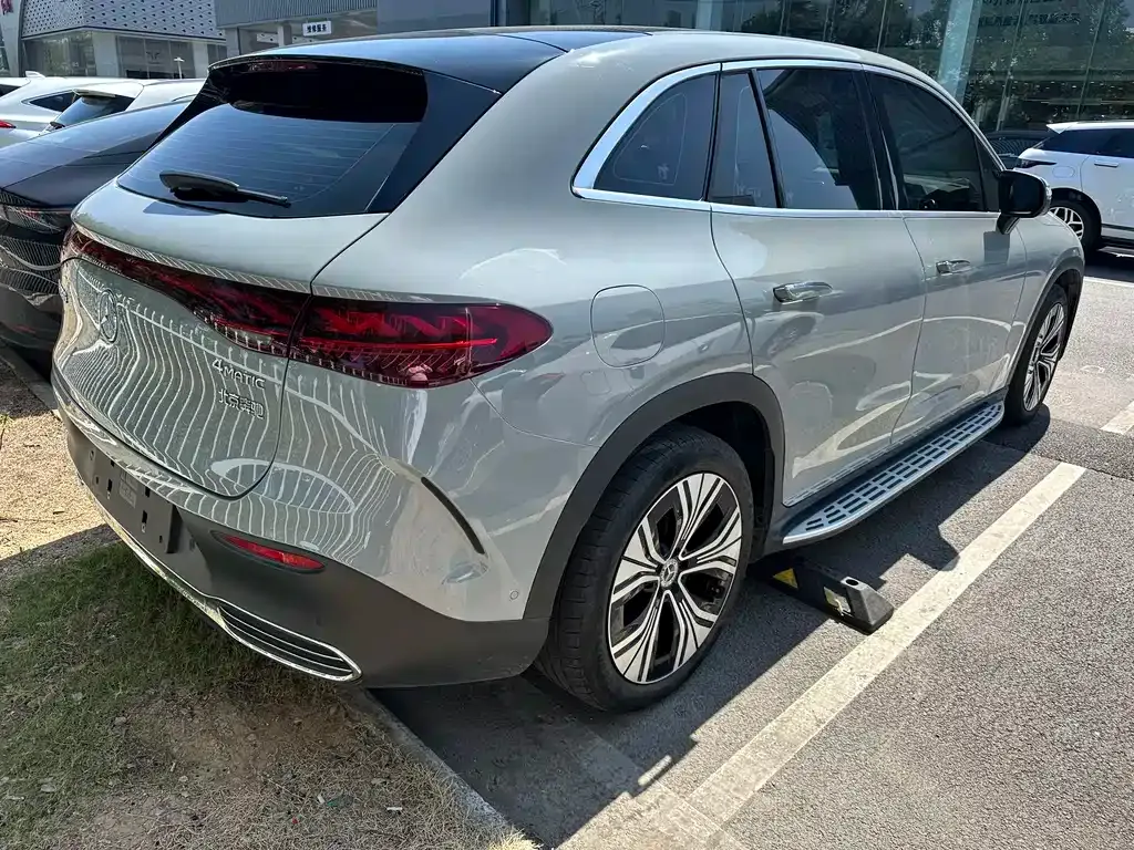 Mercedes-Benz EQE SUV — фото 4