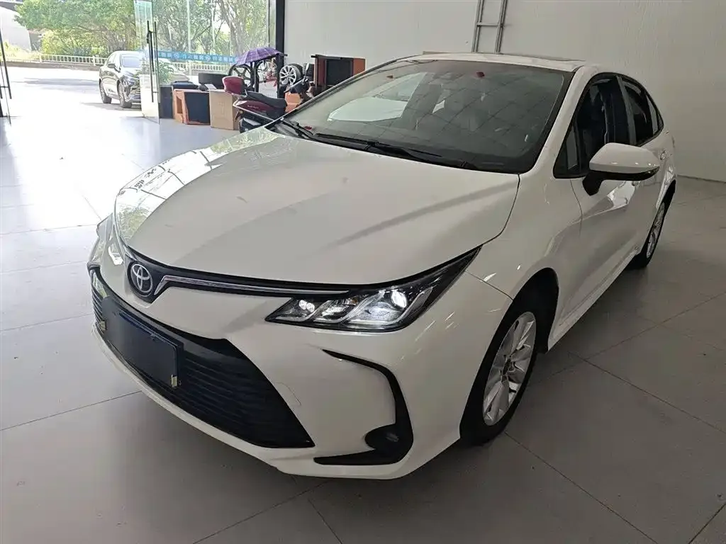 Toyota Corolla — фото 1
