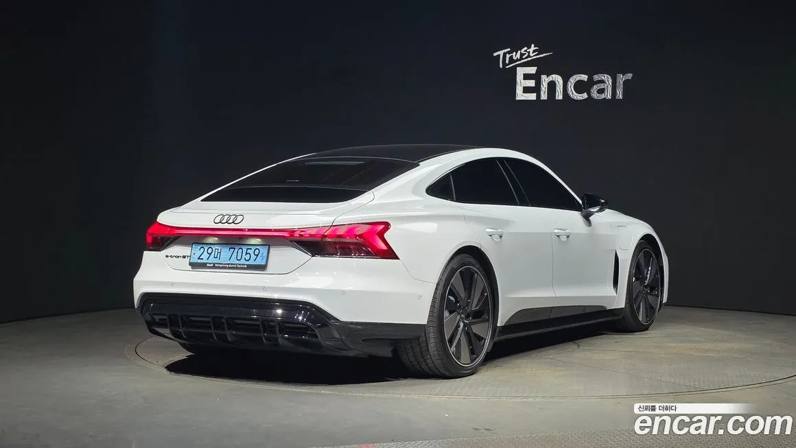Audi e-tron GT — фото 2