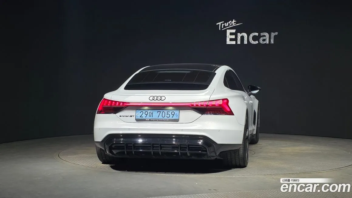 Audi e-tron GT — фото 4