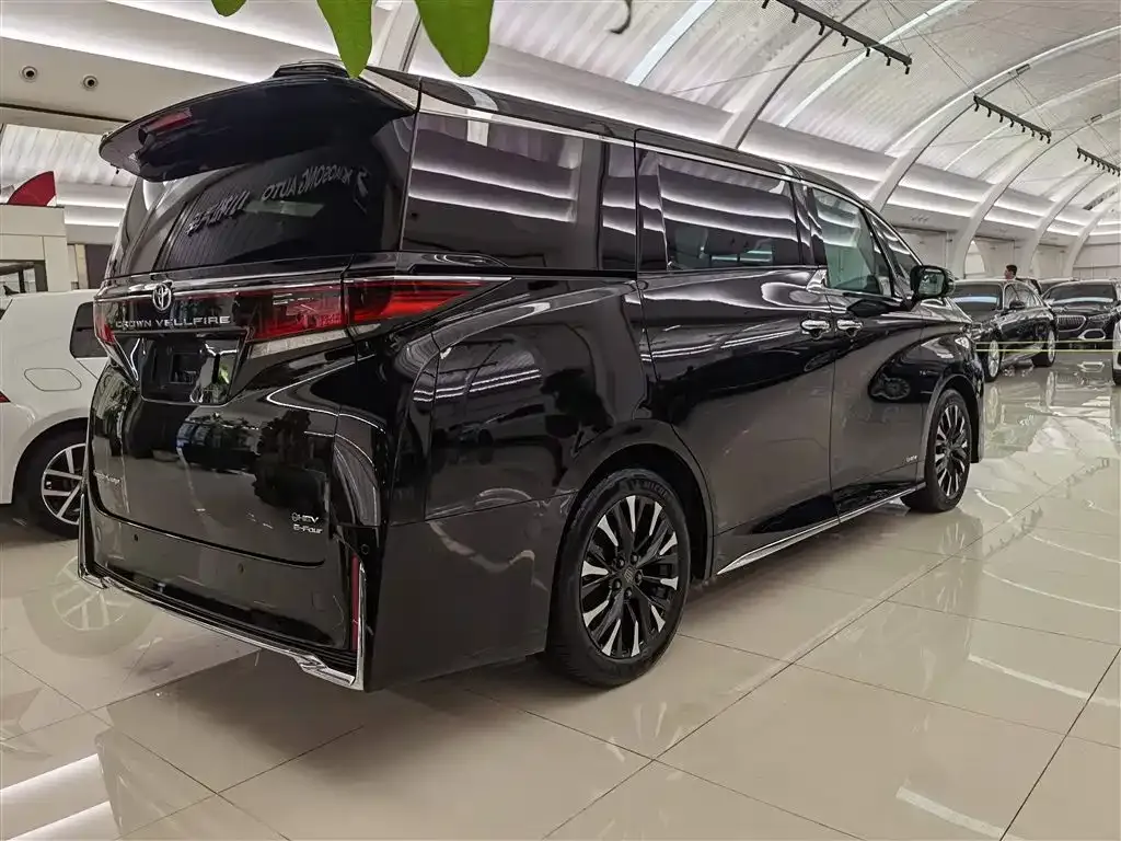Toyota Vellfire — фото 4