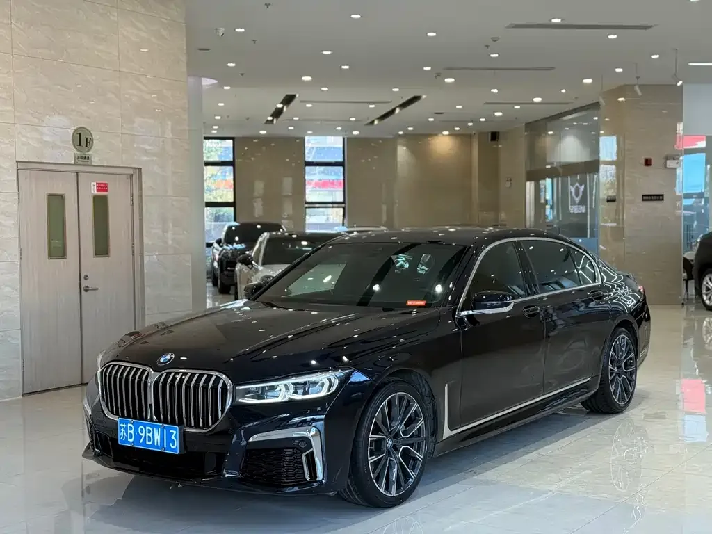 BMW 7 Series — фото 1