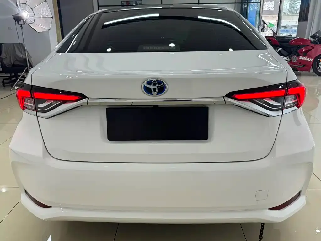 Toyota Corolla — фото 5
