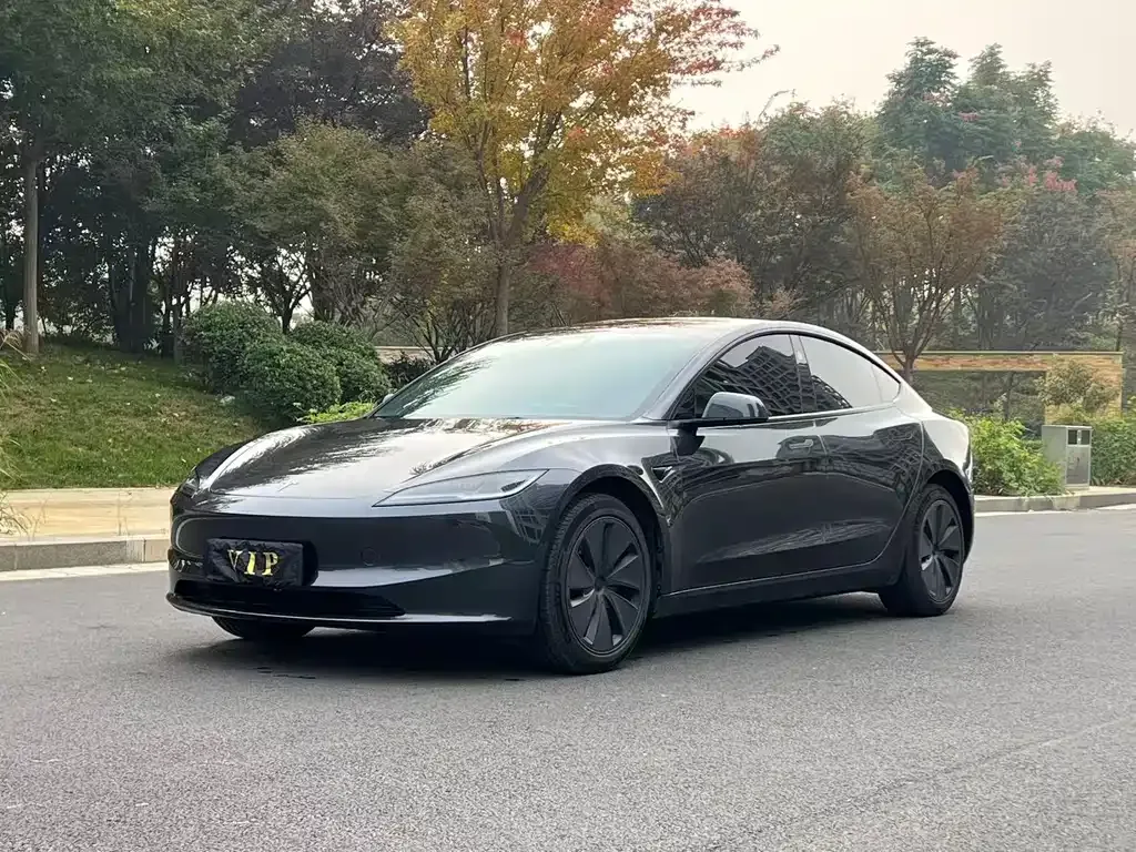 Tesla Model 3 — фото 1