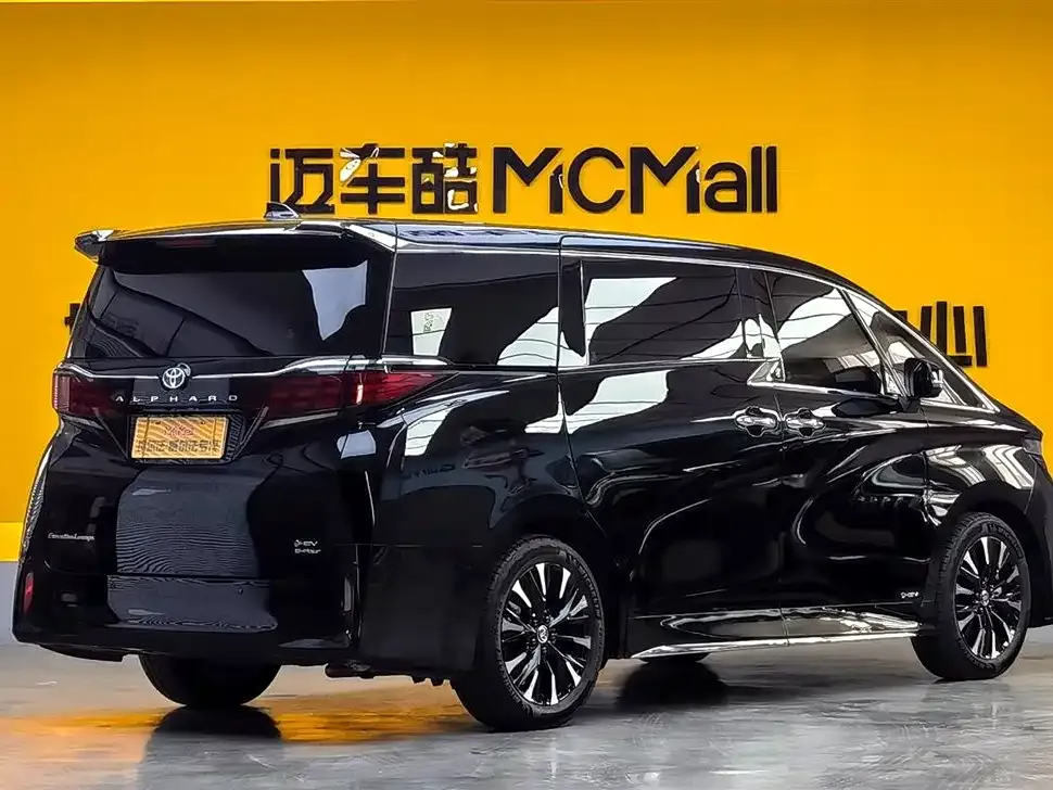 Toyota Alphard — фото 4