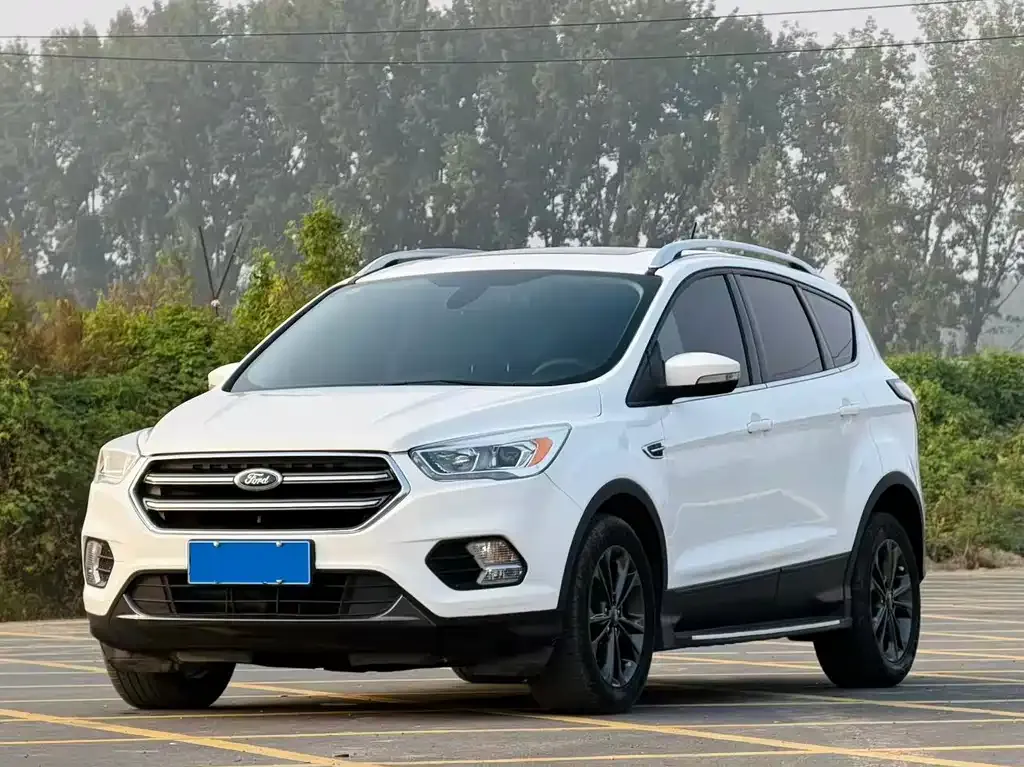 Ford Kuga — фото 1