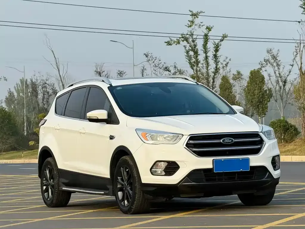 Ford Kuga — фото 3
