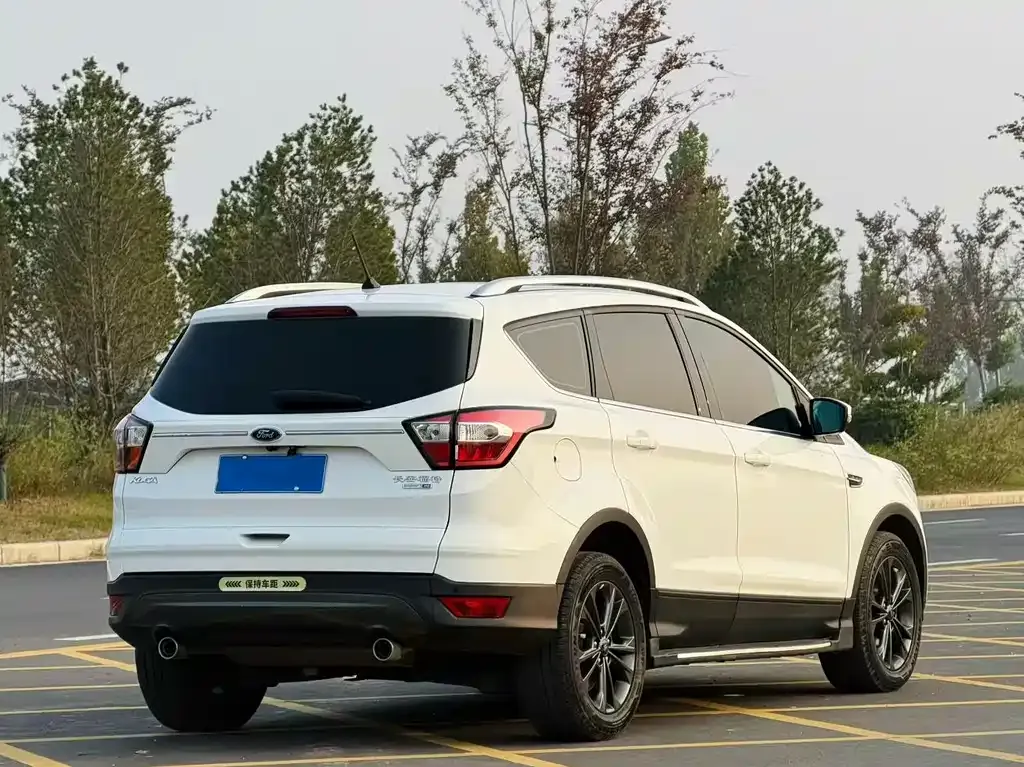 Ford Kuga — фото 7