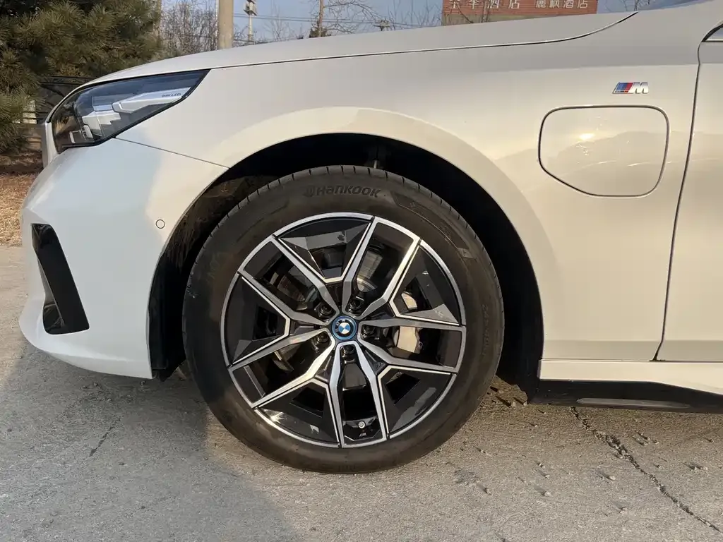 BMW i5 — фото 10