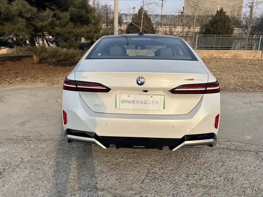 BMW i5 — фото 3
