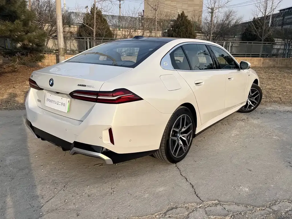 BMW i5 — фото 4