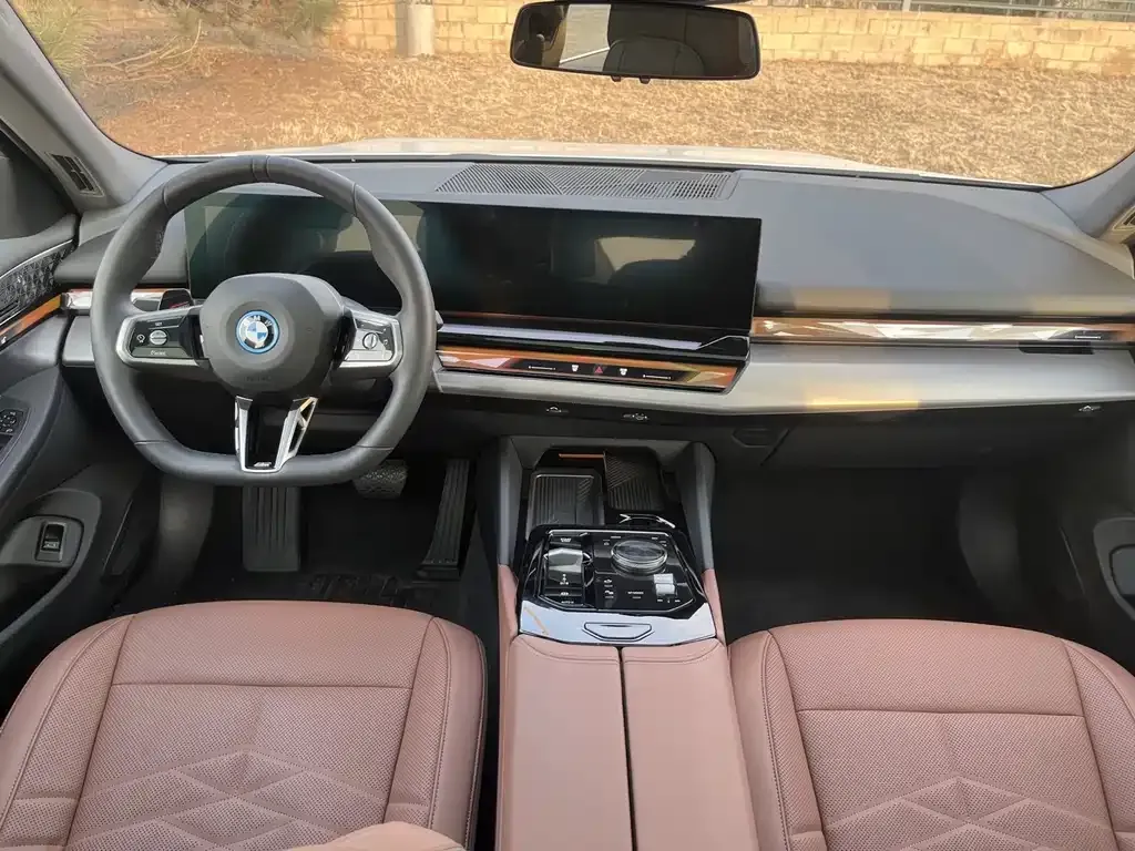 BMW i5 — фото 7