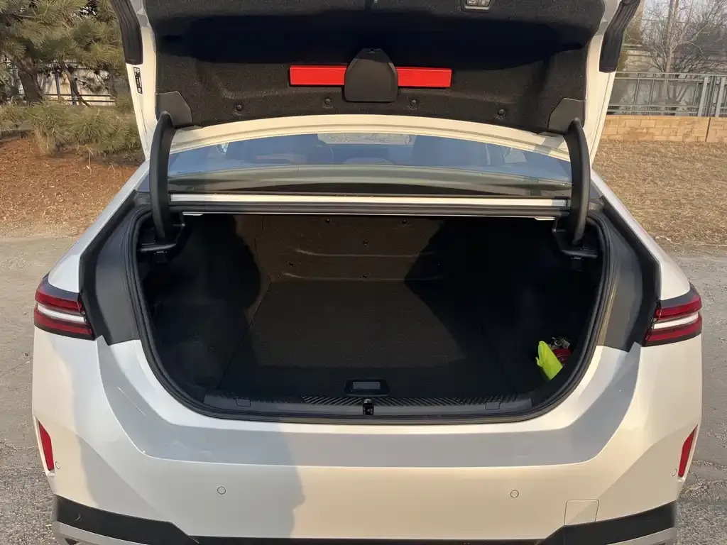 BMW i5 — фото 9