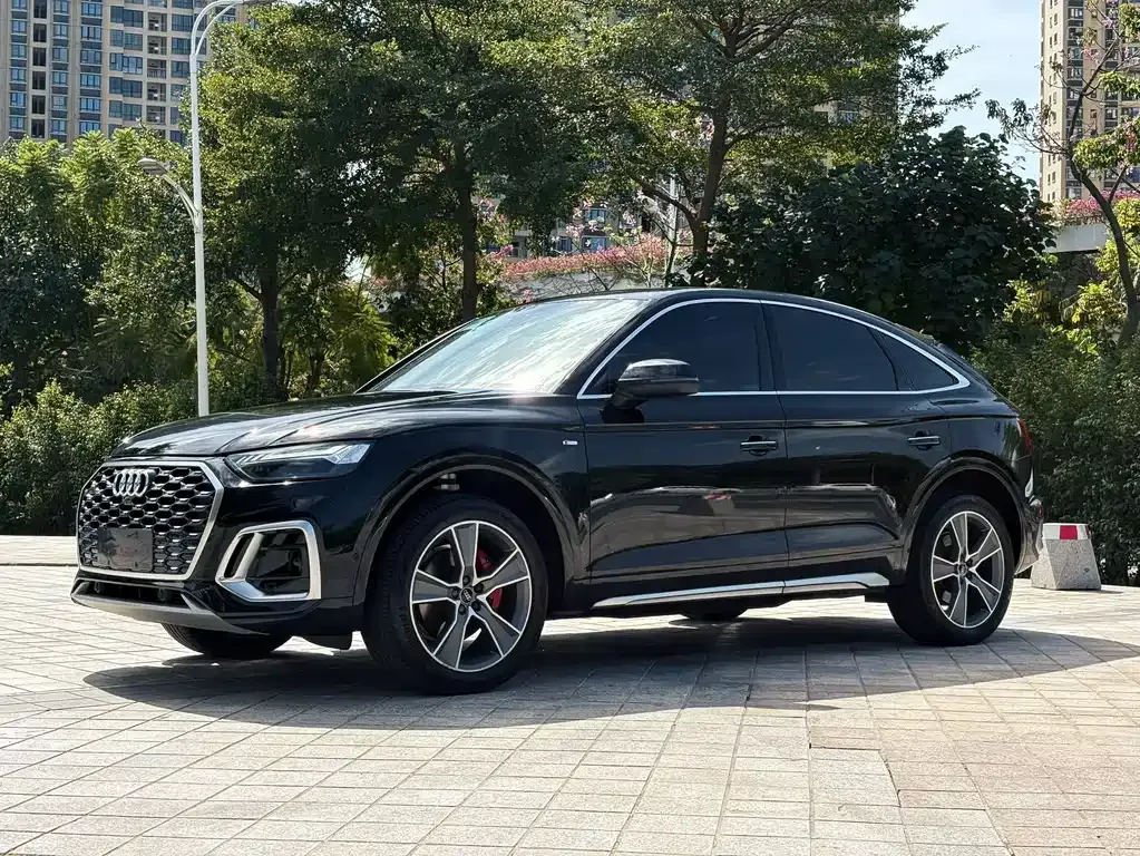 Audi Q5L Sportback — фото 1