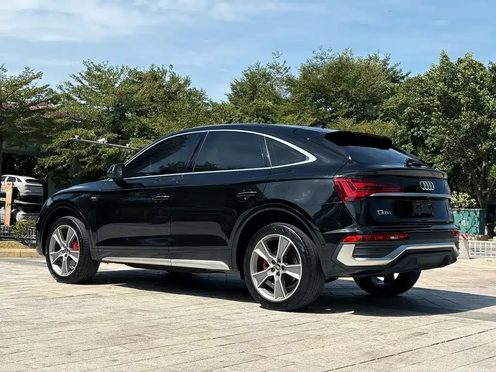 Audi Q5L Sportback — фото 4