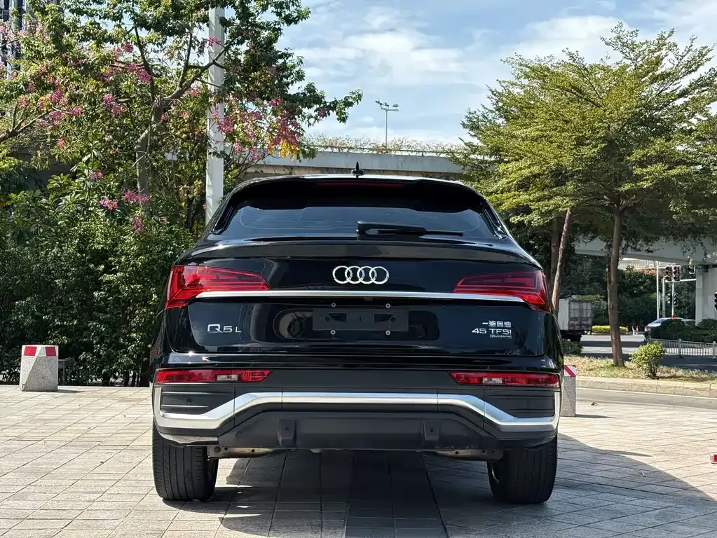 Audi Q5L Sportback — фото 5