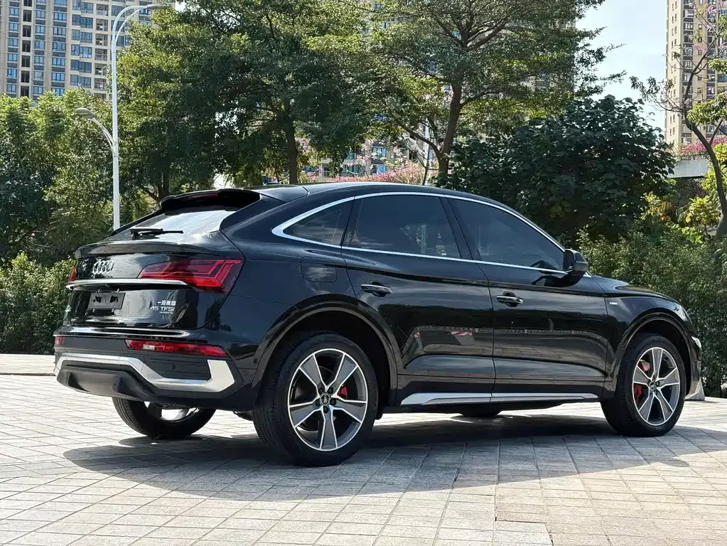 Audi Q5L Sportback — фото 6