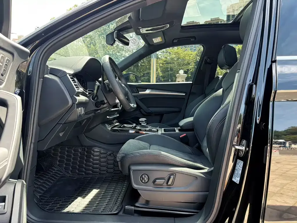 Audi Q5L Sportback — фото 7