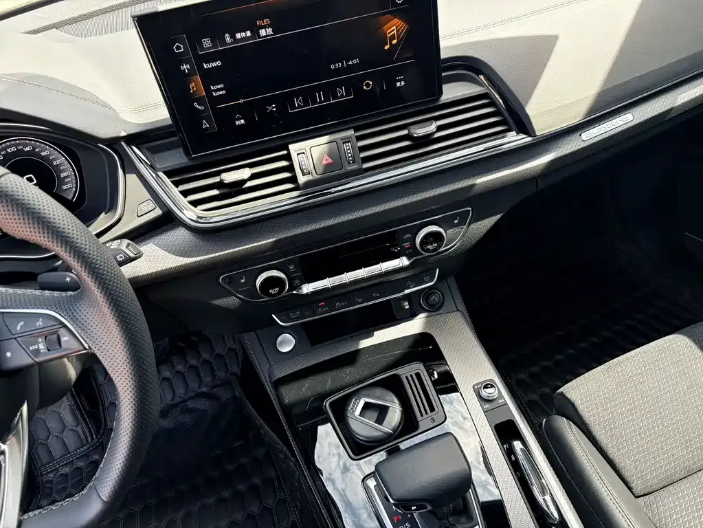 Audi Q5L Sportback — фото 9