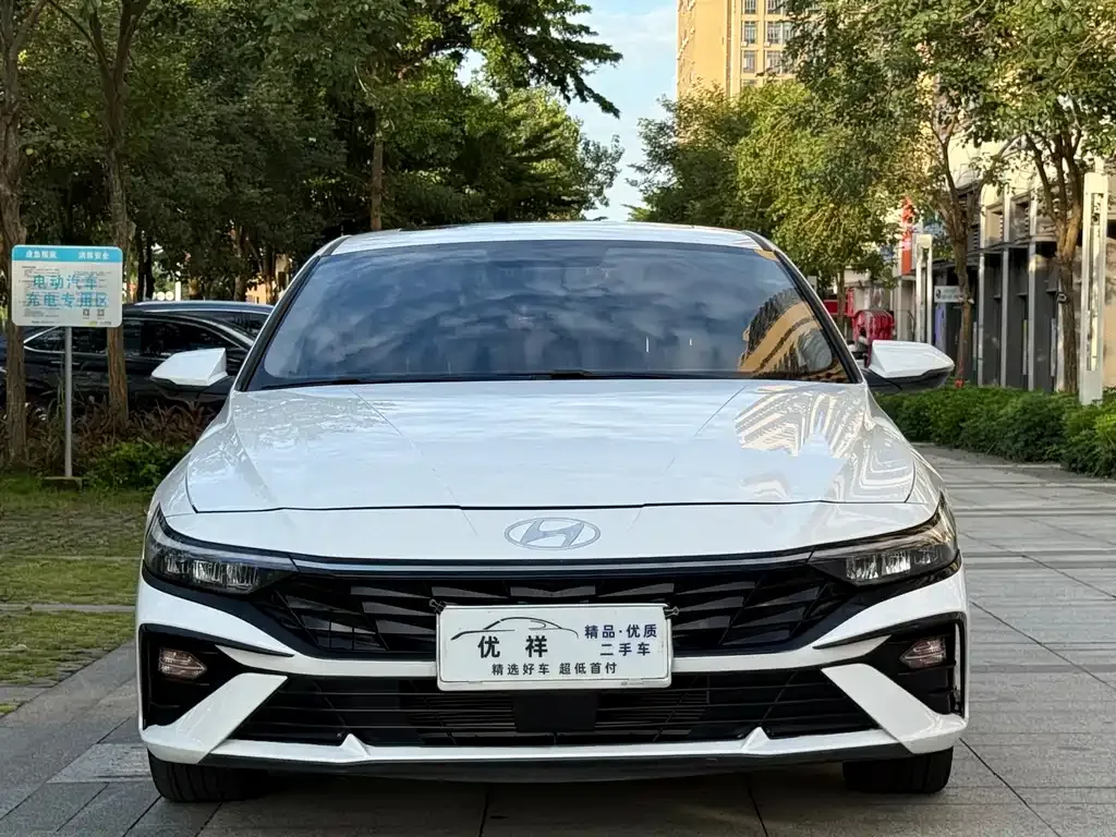 Hyundai Elantra — фото 2