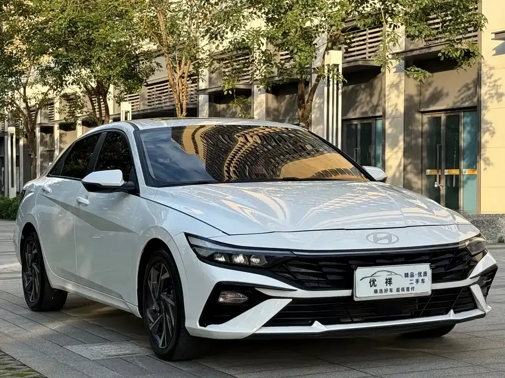 Hyundai Elantra — фото 3