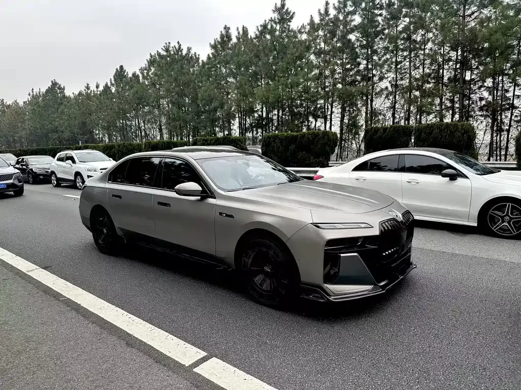 BMW i7 — фото 2