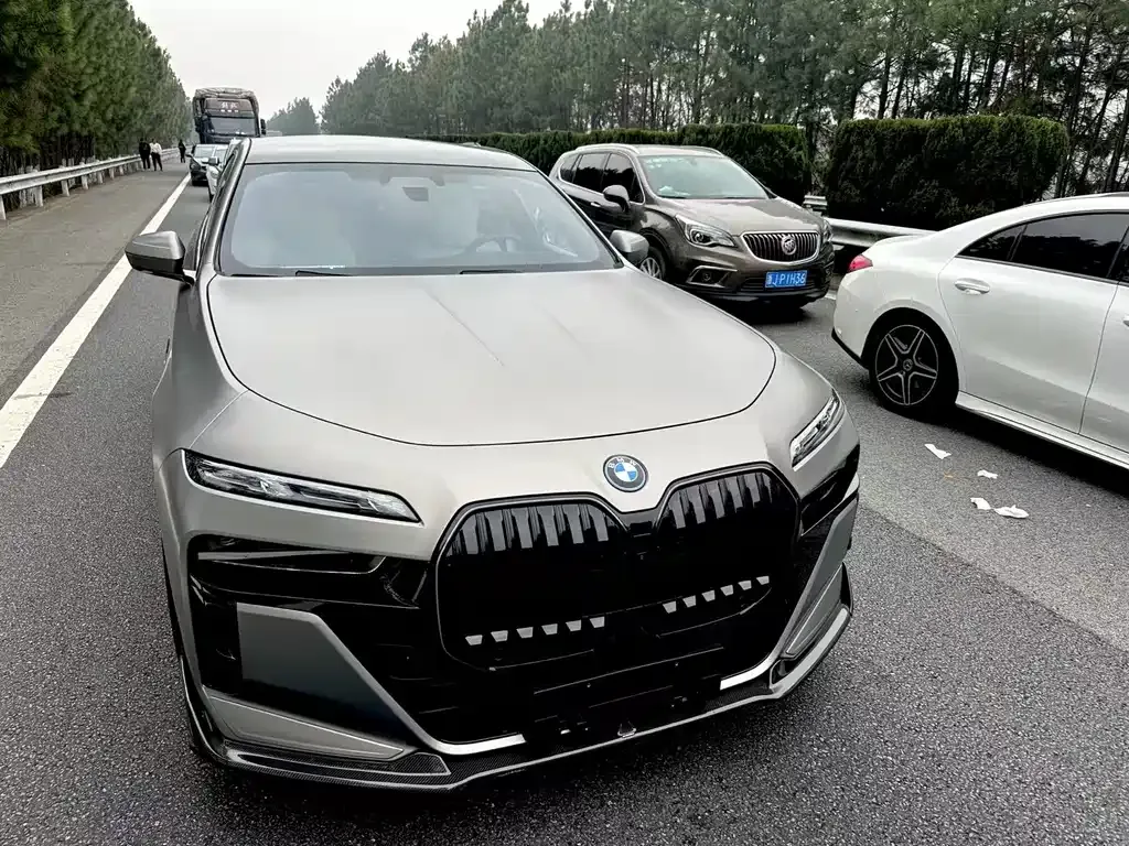 BMW i7 — фото 3