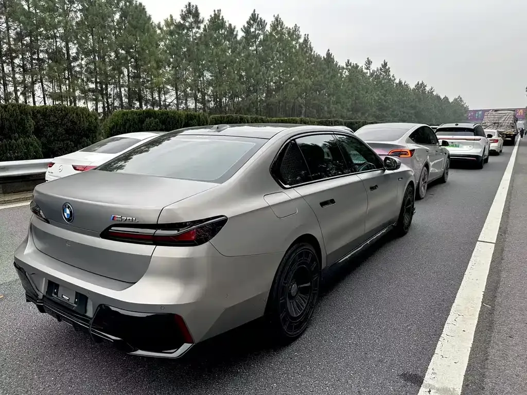 BMW i7 — фото 6