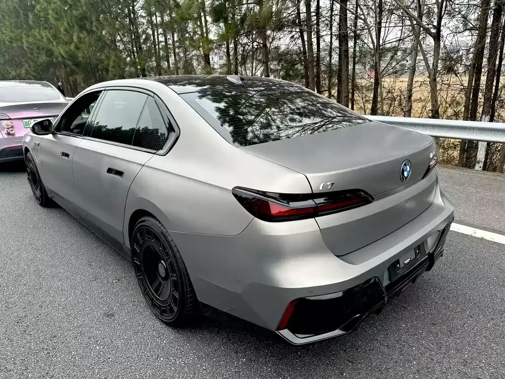 BMW i7 — фото 7