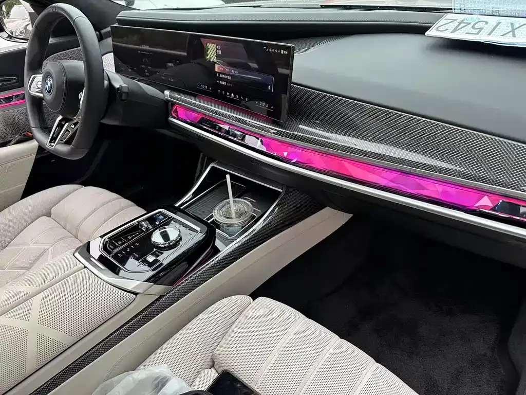 BMW i7 — фото 9