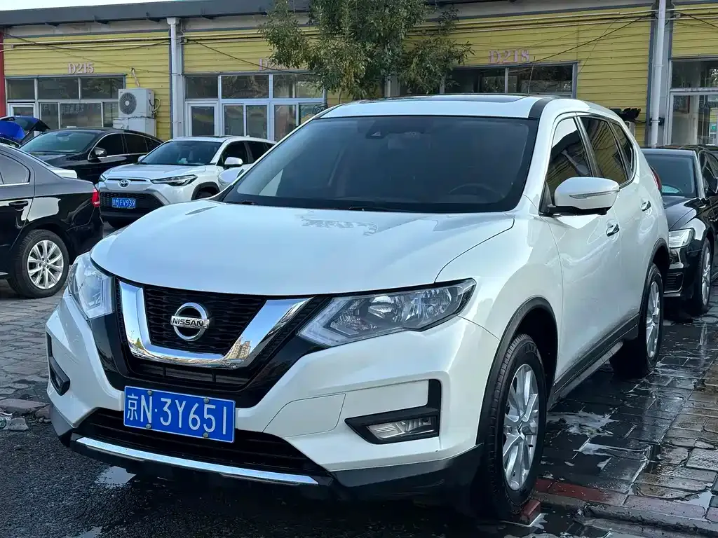 Nissan X-Trail — фото 1