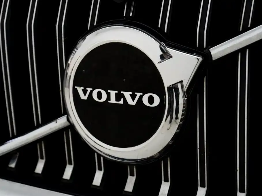 Volvo XC60 — фото 10