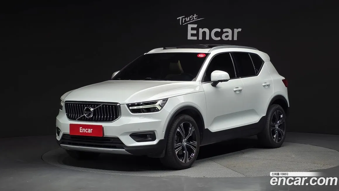 Volvo XC40 — фото 1