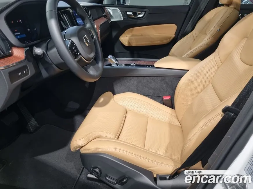 Volvo XC60 — фото 10