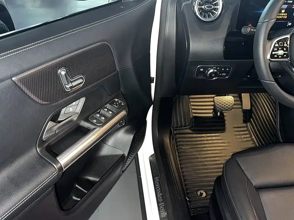 Mercedes-Benz GLA — фото 6