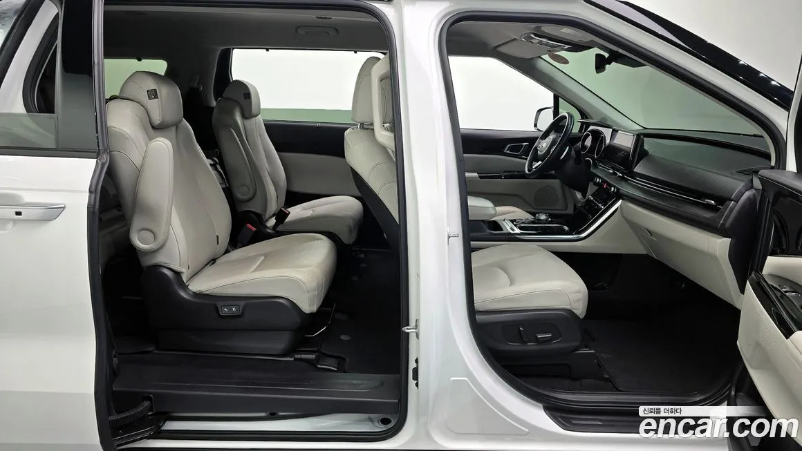 Kia Carnival — фото 10