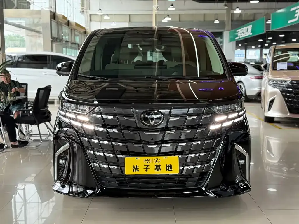 Toyota Alphard — фото 2