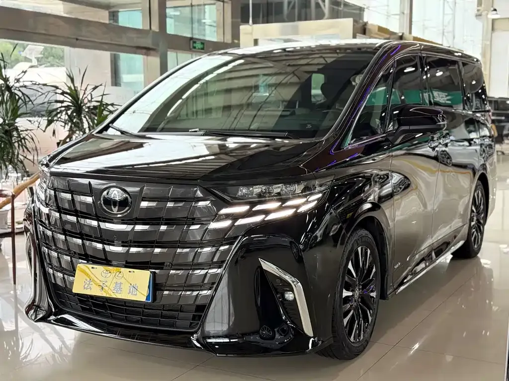Toyota Alphard — фото 3
