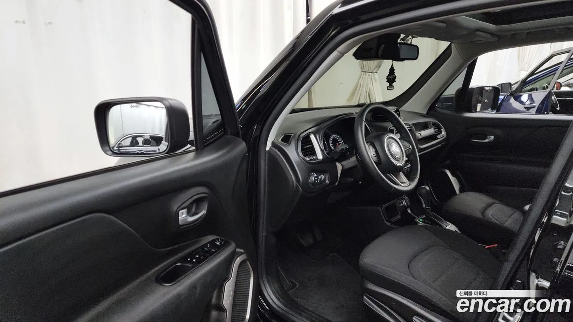 Jeep Renegade — фото 10