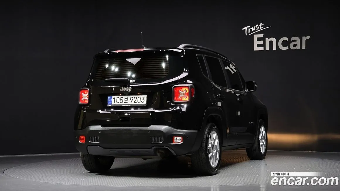 Jeep Renegade — фото 2