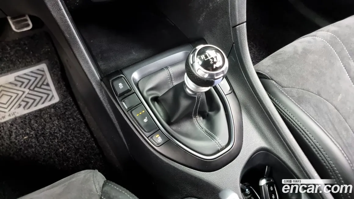 Hyundai Veloster — фото 9
