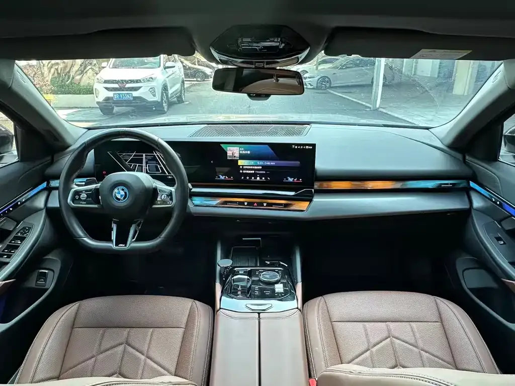 BMW i5 — фото 5
