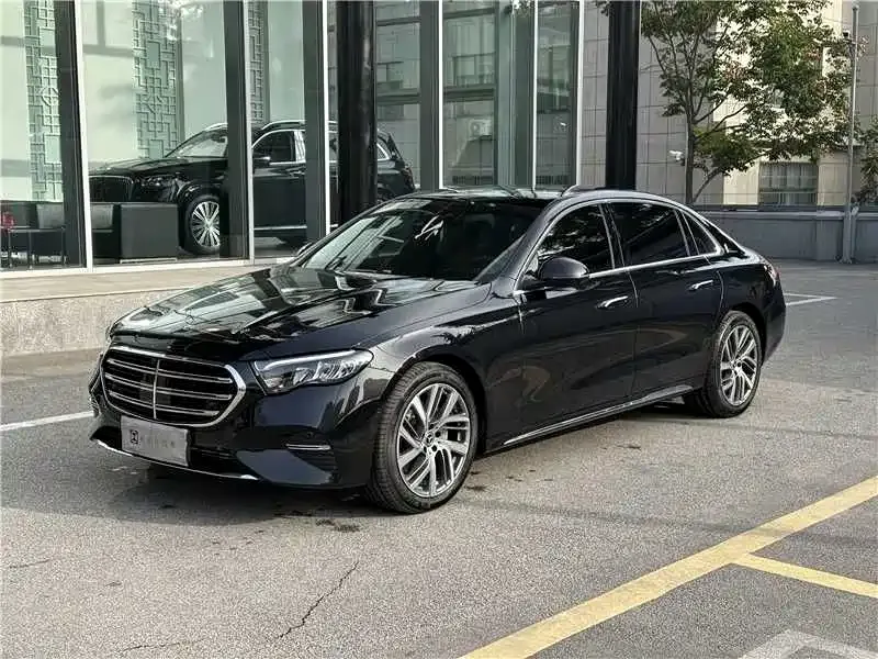 Mercedes-Benz E-Class — фото 1