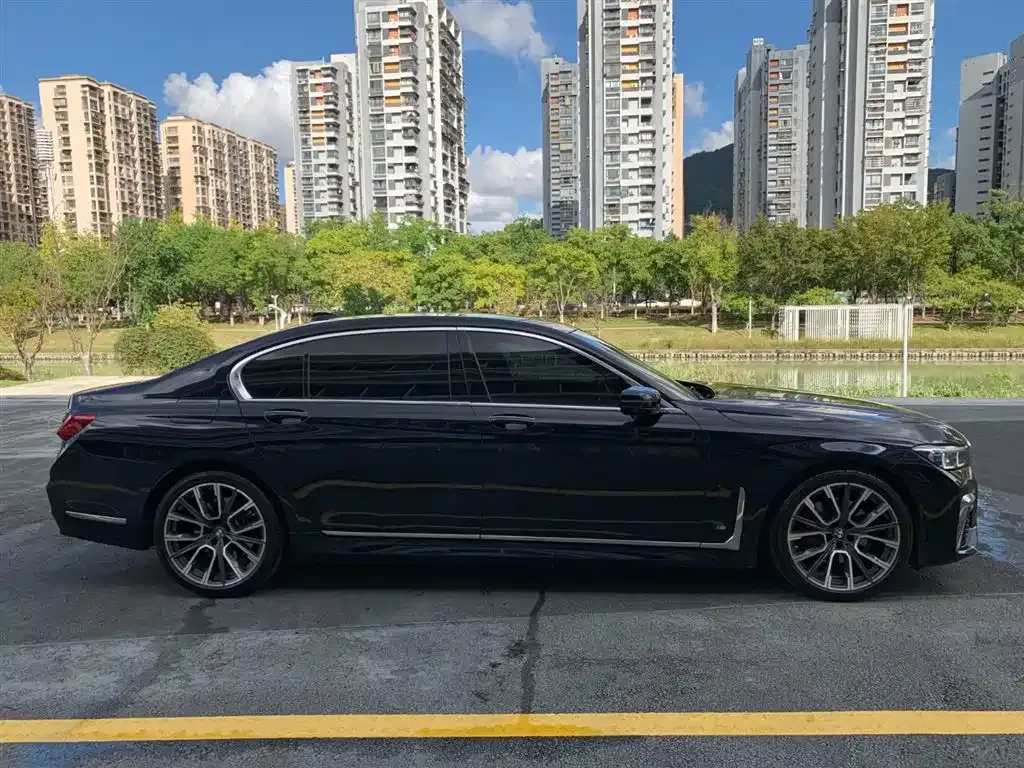 BMW 7 Series — фото 9