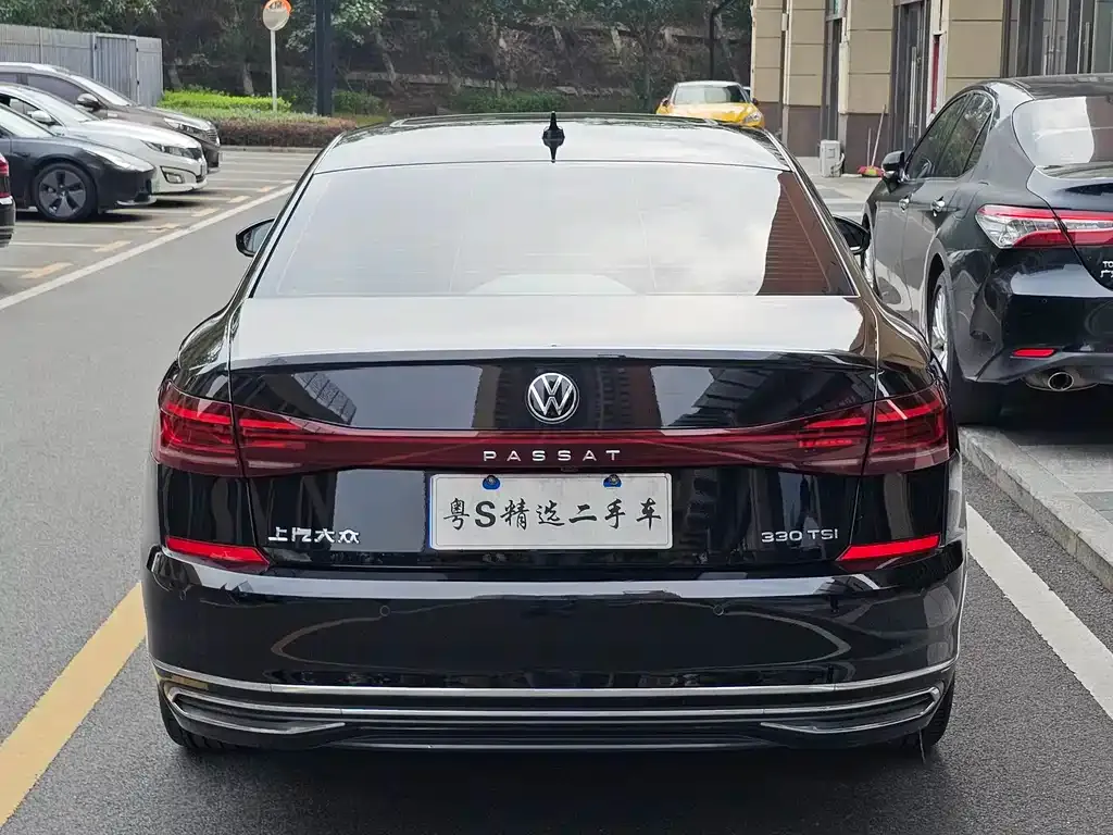 Volkswagen Passat — фото 7