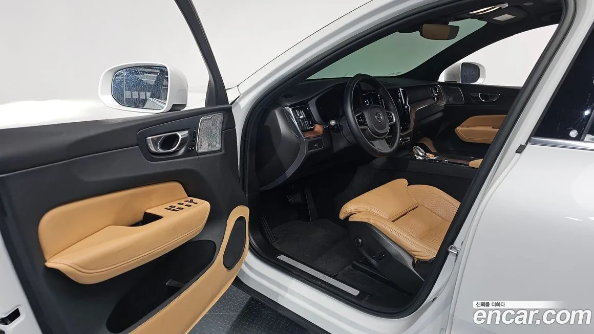 Volvo XC60 — фото 10