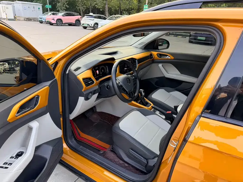 Volkswagen T-Cross — фото 10